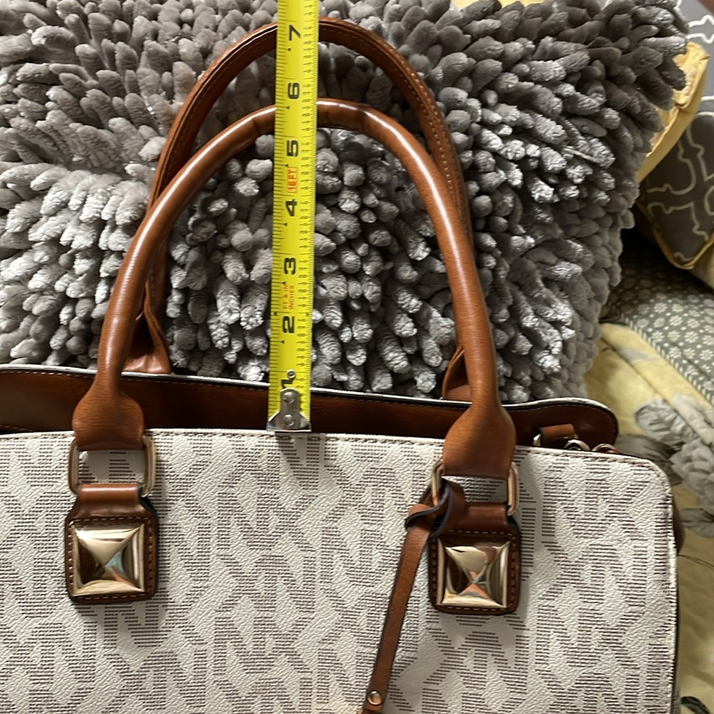 Beautiful brand new purse measurements are included in pictures - Picture 7 of 8